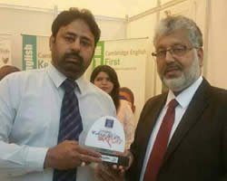 -28.7280612293296-chairman-hec-dr.-mukhtar-presenting-performance-shield-to-asif-amin